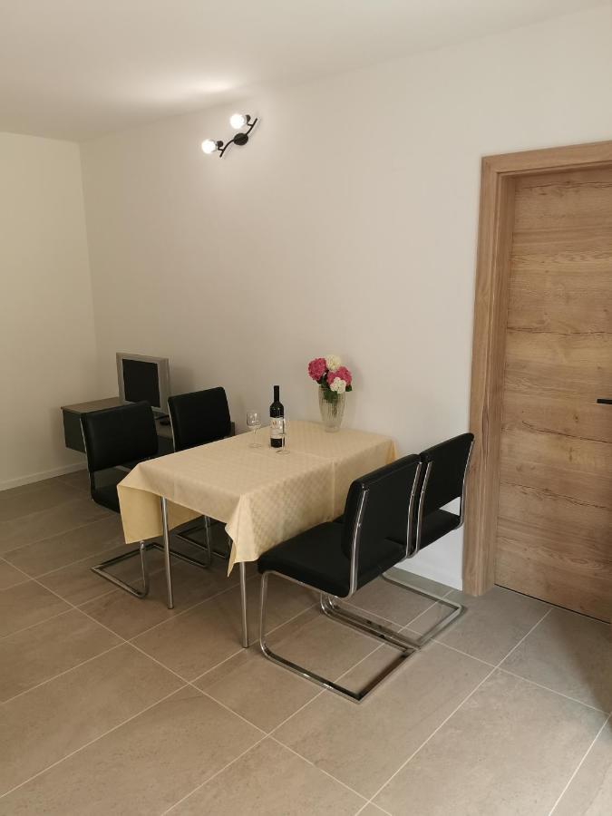 פורץ Apartments Darinka מראה חיצוני תמונה