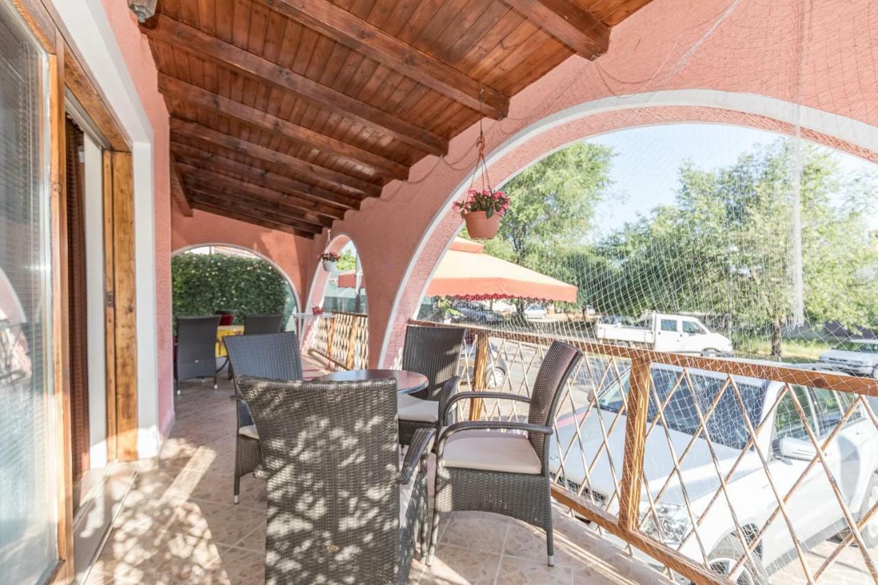 פורץ Apartments Darinka מראה חיצוני תמונה