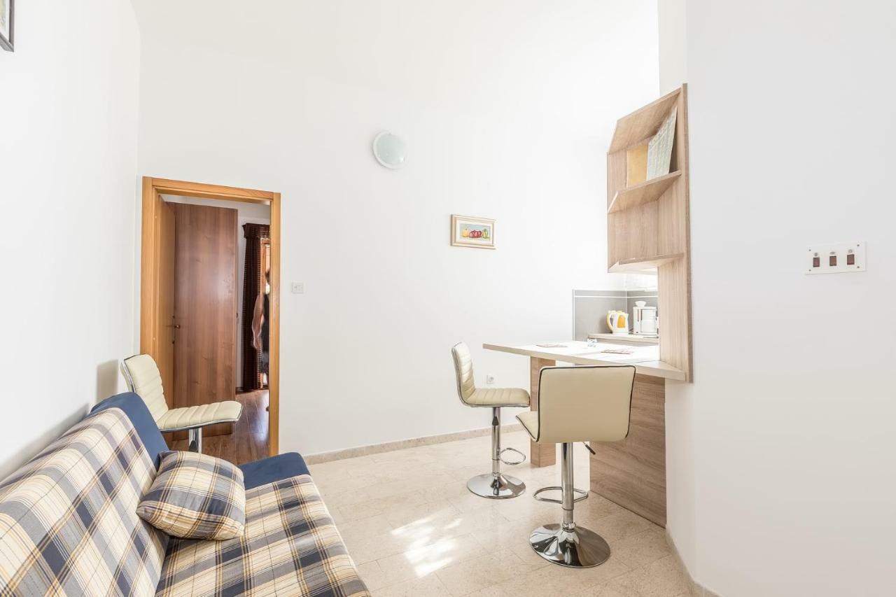 פורץ Apartments Darinka מראה חיצוני תמונה